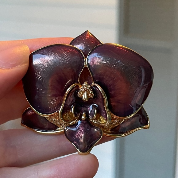 Vintage Monet Purple Enamel Orchid Gold Tone Brooch - Picture 8 of 8